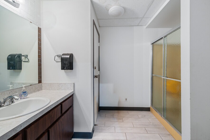 More Photos Of 3339 Fairview St, Pasadena Medical For Lease