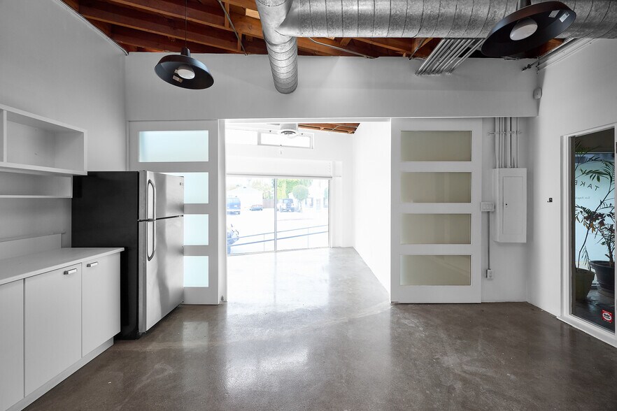 More Photos Of 1733-1737 Abbot Kinney Blvd, Venice Storefront Retail Office For Lease