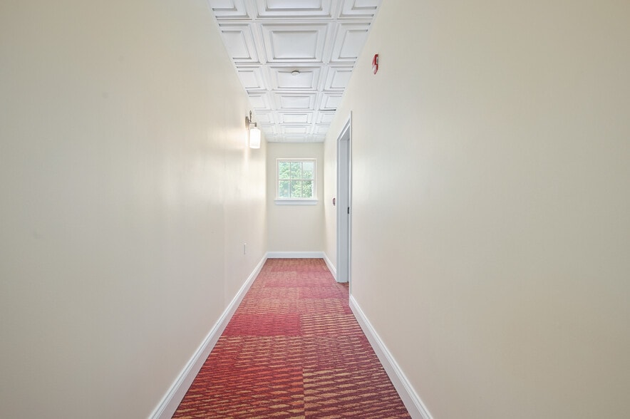 More Photos Of 56 Main St, Stamford Hotel For Sale