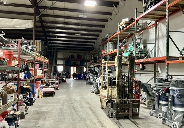 More Photos Of 13 Parkway Dr, Plainfield Warehouse For Lease