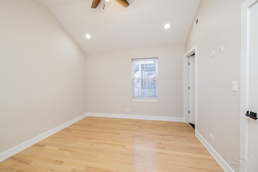 More Photos Of 6126 Eberhart ave, Chicago Apartments For Sale