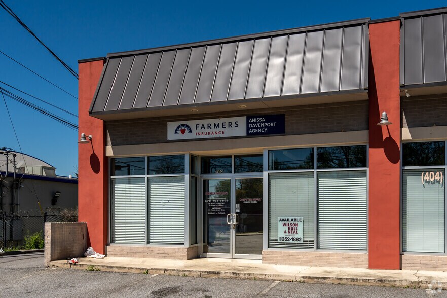 More Photos Of 2030 Bolton Rd NW, Atlanta Freestanding For Lease