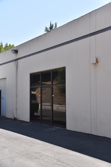 More Photos Of 5115 Douglas Fir Rd, Calabasas Warehouse For Lease