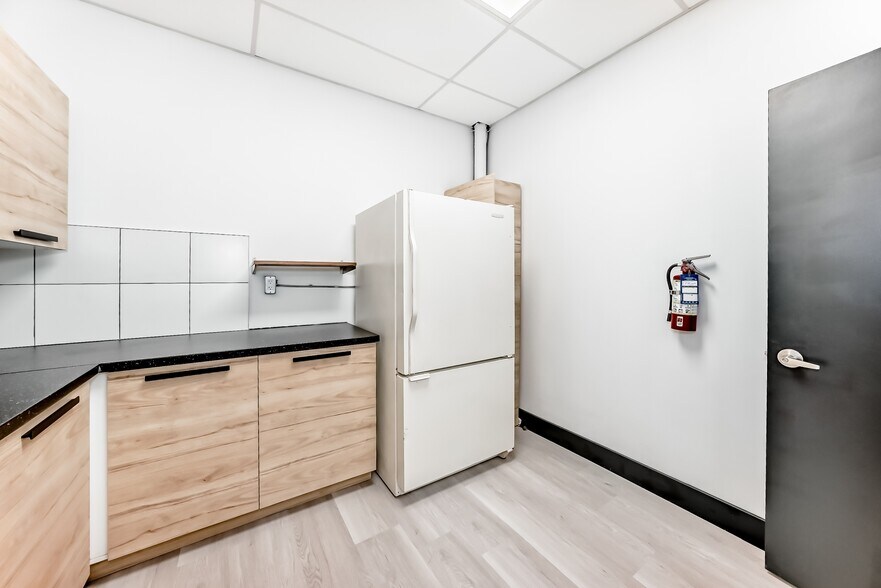 More Photos Of 1015 Centre St NW, Calgary Storefront Retail Residential For Sale