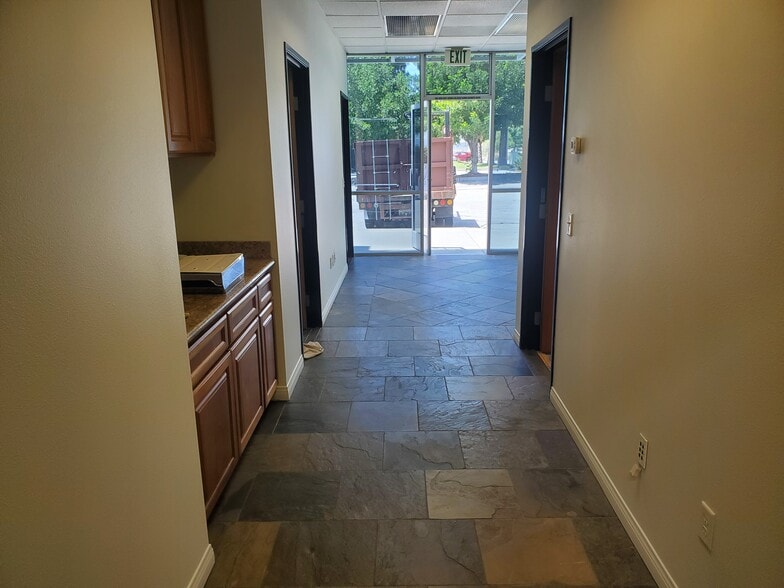 More Photos Of 1100-1120 W 10th St, Azusa Warehouse For Sale