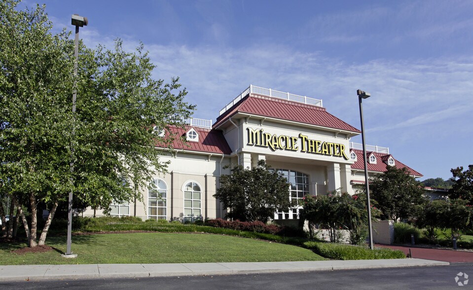 More Photos Of 2046 Parkway, Pigeon Forge Theater Concert Hall For Lease