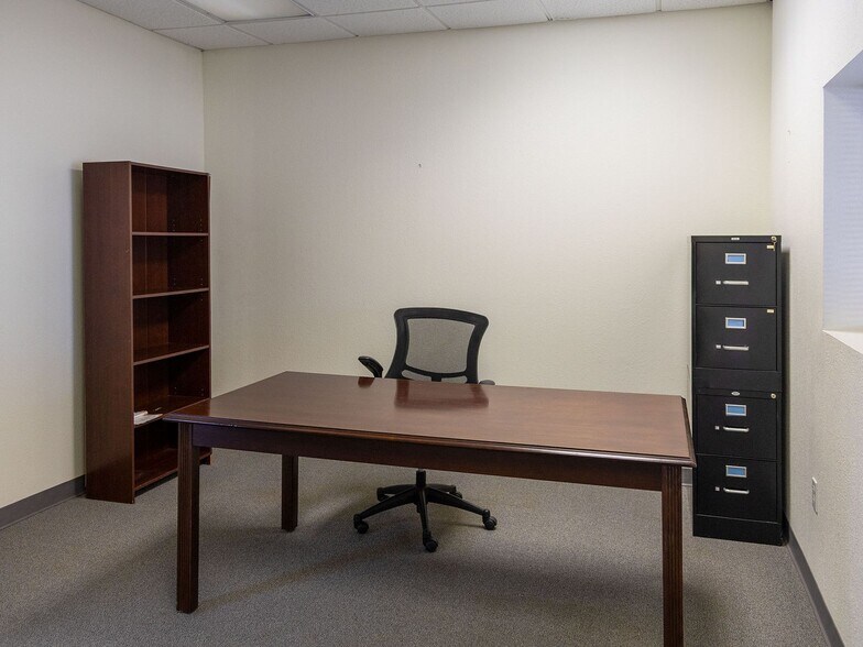 More Photos Of 7250 W Vickery Blvd, Fort Worth Office For Sale