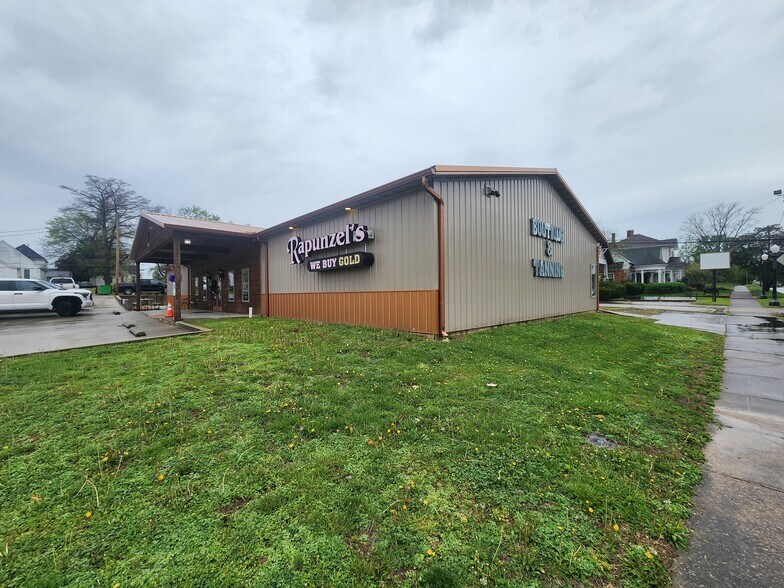 More Photos Of 109 W Poplar St, Harrisburg Specialty For Sale