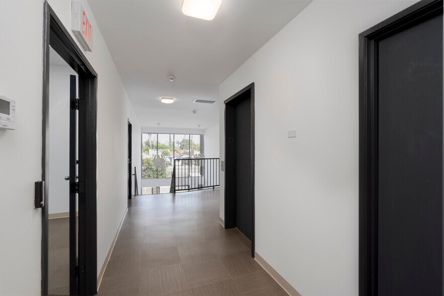 More Photos Of 7543 Woodley Ave, Van Nuys Office For Lease