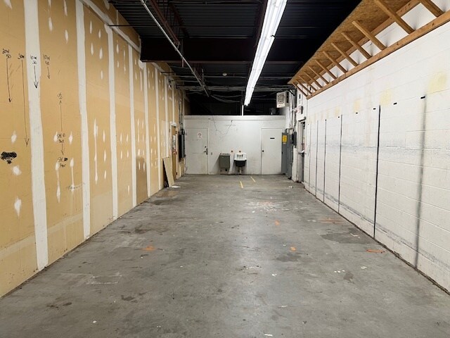 More Photos Of 1029 S Main St, Woodstock Unknown For Lease