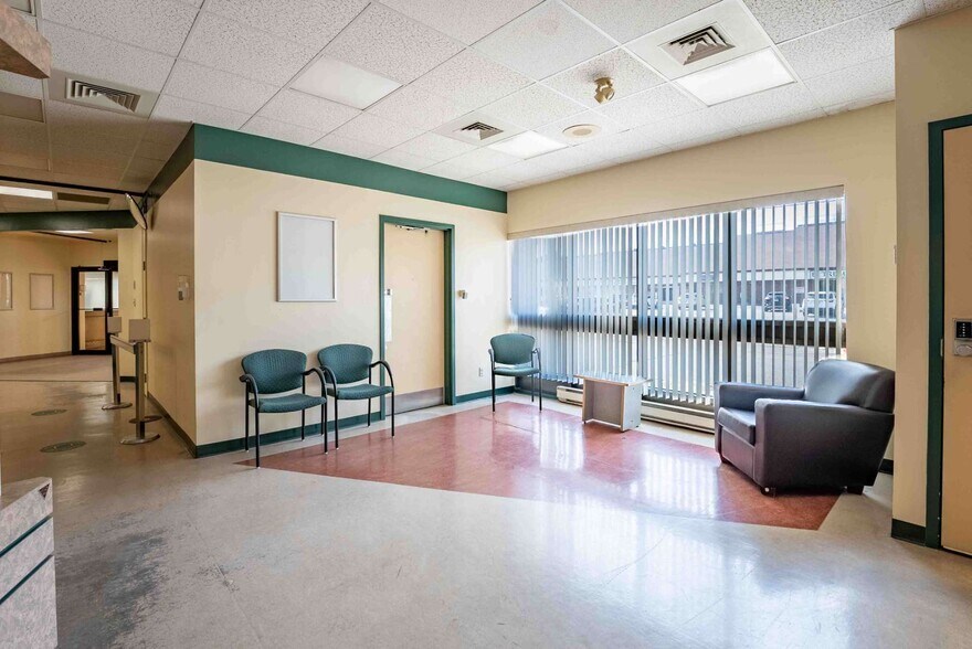 More Photos Of 29 Main St E, Chelmsford Office For Sale