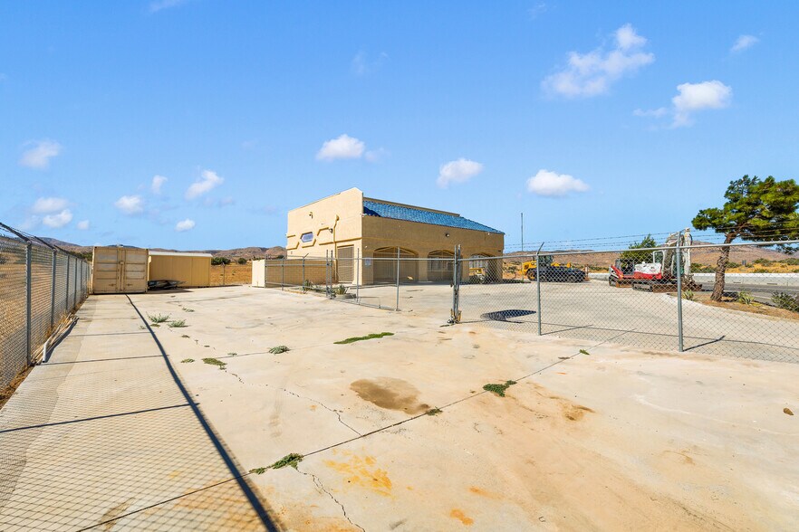 More Photos Of 2660 Pearblossom Hwy, Palmdale Office Residential For Sale