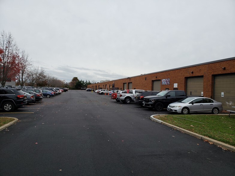 More Photos Of 175 Commerce Dr, Hauppauge Research And Development For Lease