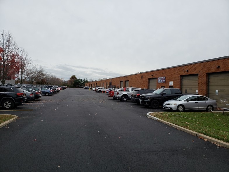 More Photos Of 175 Commerce Dr, Hauppauge Research And Development For Lease