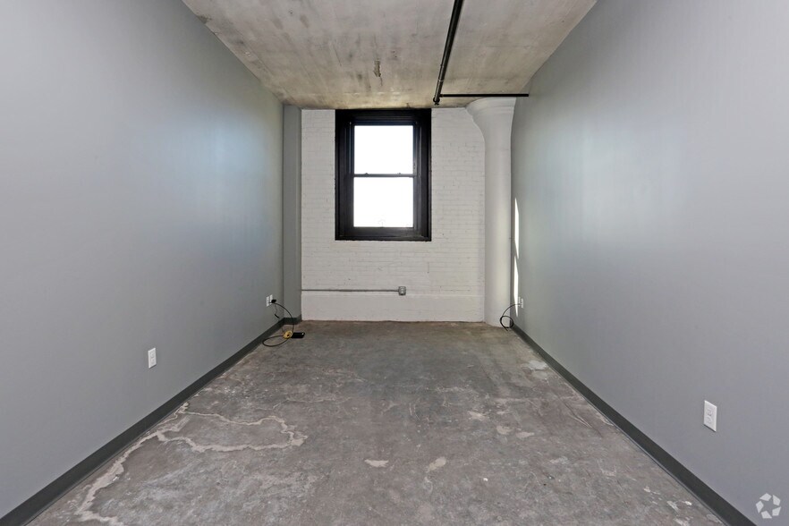 More Photos Of 511 Pershing Ave, Davenport Multifamily For Sale
