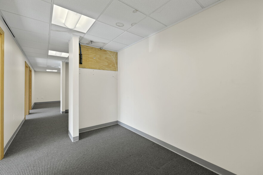 More Photos Of 264 N Broadway, Salem Freestanding For Sale