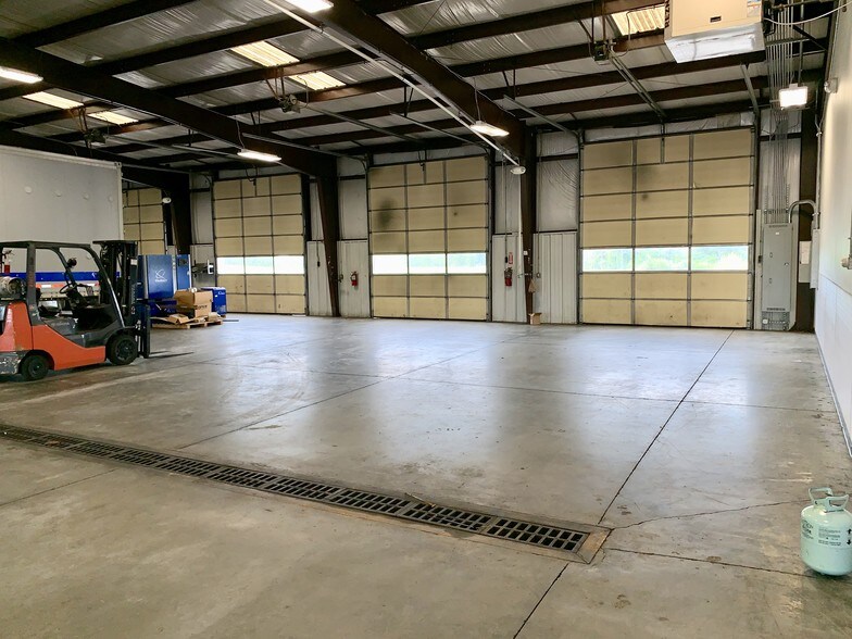 More Photos Of 118 Livestock Rd, Dickson Auto Repair For Sale