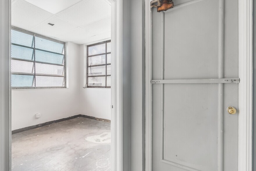 More Photos Of 775 NW 21st St, Miami Service For Lease