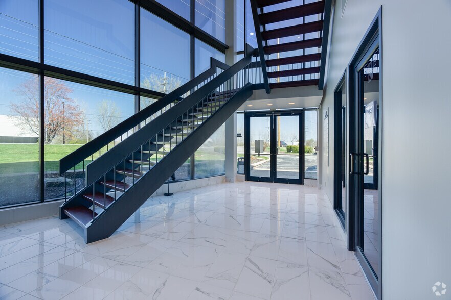 More Photos Of 17998 Chesterfield Airport Rd, Chesterfield Office For Lease