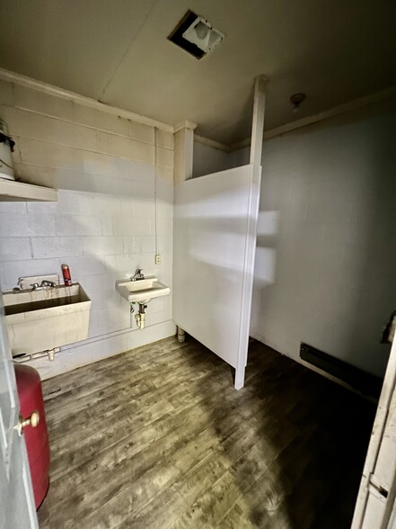 More Photos Of 15242 General Puller Hwy, Deltaville Freestanding For Sale