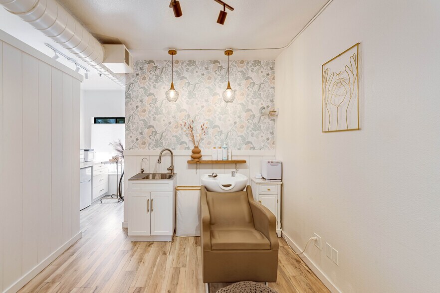 More Photos Of 1270 Broadway, Sonoma Freestanding For Sale