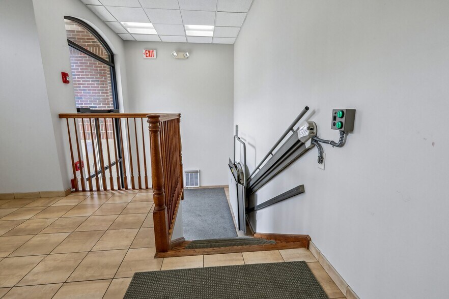 More Photos Of 92 Union Ave, Cresskill Office For Sale