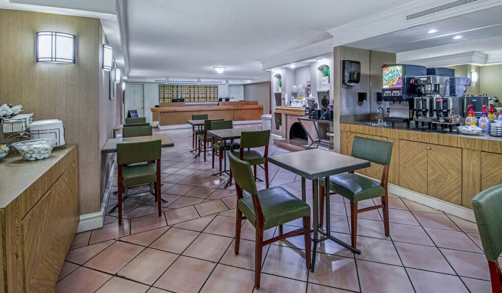 More Photos Of 6410 N Interstate 35, San Antonio Hotel For Sale