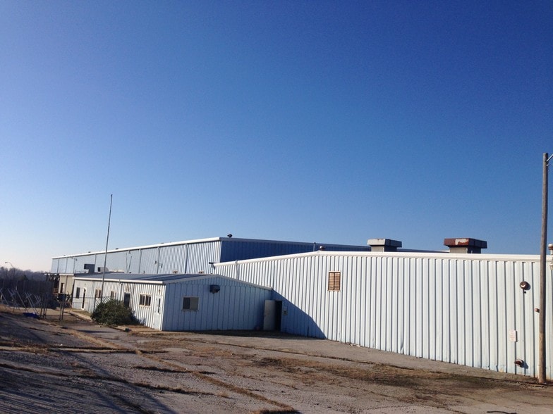 More Photos Of 400 N Harvey St, Seminole Manufacturing For Lease