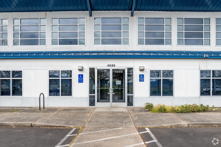 More Photos Of 4689 W 11th Ave, Eugene Freestanding For Sale