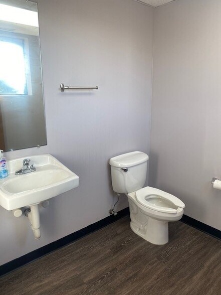 More Photos Of 1760 Frebis Ave, Columbus Warehouse For Lease