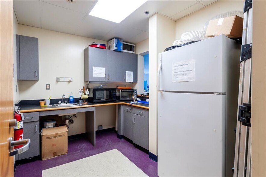 More Photos Of 210 West Ave, Pawtucket Office For Sale