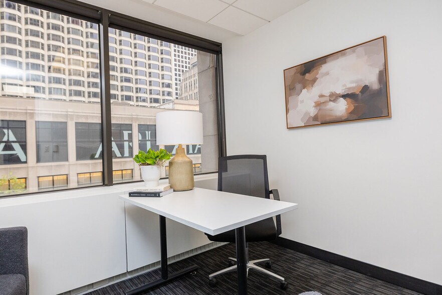 More Photos Of 605 N Michigan Ave, Chicago Coworking Space