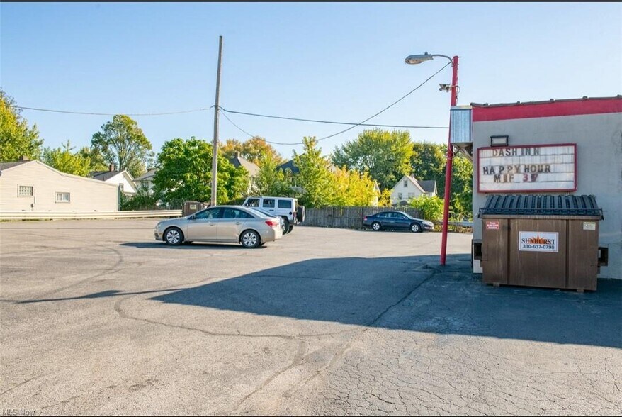More Photos Of 2716 Mahoning Ave, Youngstown Restaurant For Sale