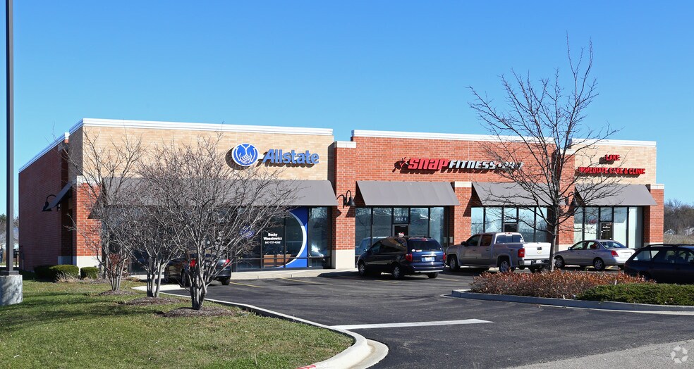 More Photos Of 452 W State Rd, Island Lake Freestanding For Lease