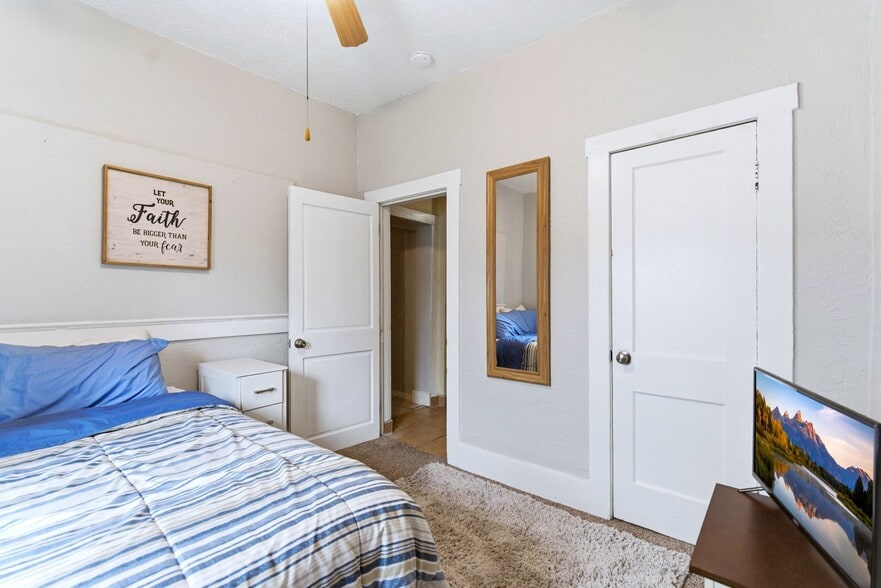 More Photos Of 615 Keleher Ave NW, Albuquerque Flex For Sale