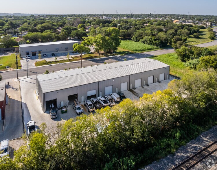 More Photos Of 4603 N Stahl Park, San Antonio Light Distribution For Lease