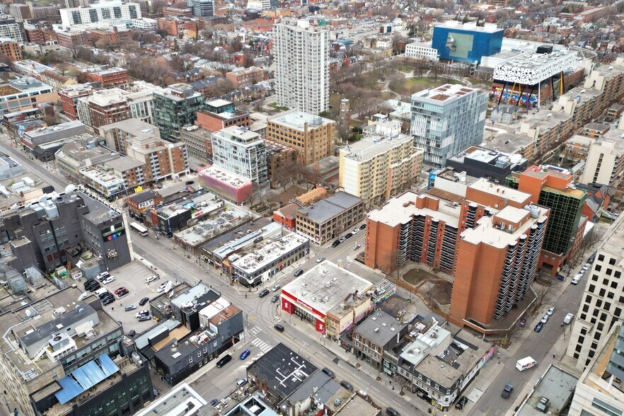 More Photos Of 10-14 Mccaul St, Toronto Office For Lease