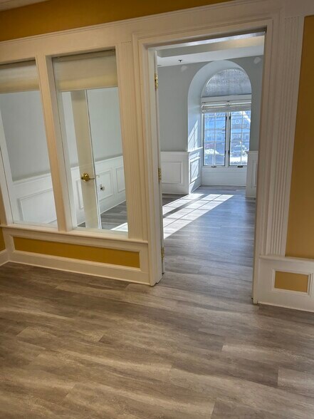 More Photos Of 1060 Osgood St, North Andover Storefront Retail Office For Lease