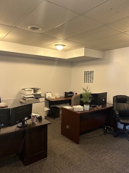 More Photos Of 410-490 Rue St, Florissant General Retail For Lease