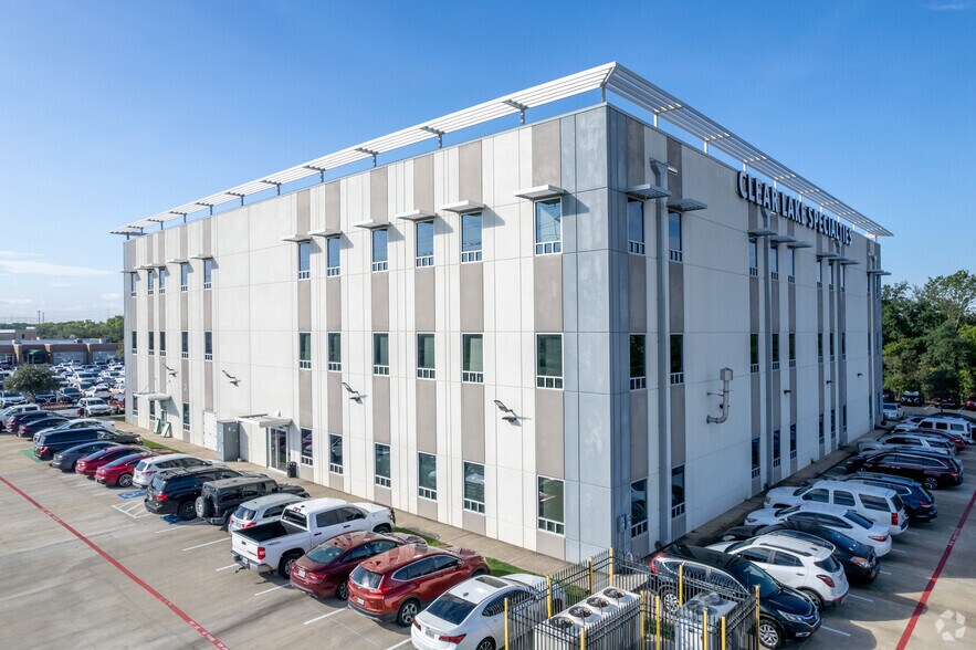 More Photos Of 600 N Kobayashi Rd, Webster Medical For Lease