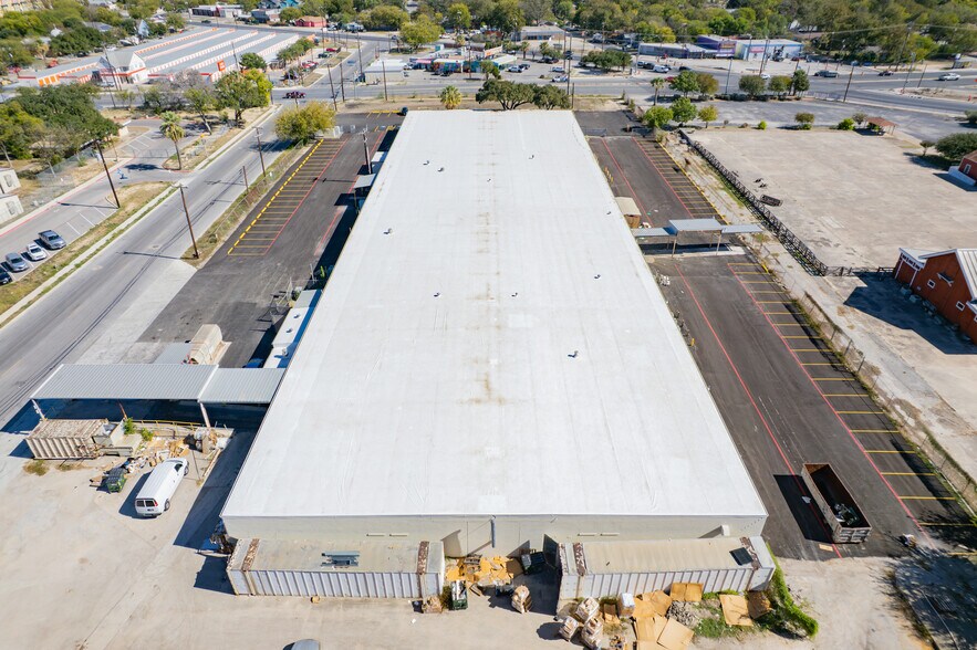 More Photos Of 5101 S Zarzamora St, San Antonio Manufacturing For Sale