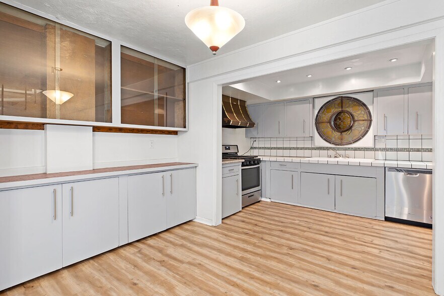 More Photos Of 2749 S Sepulveda Blvd, Los Angeles Multifamily For Sale