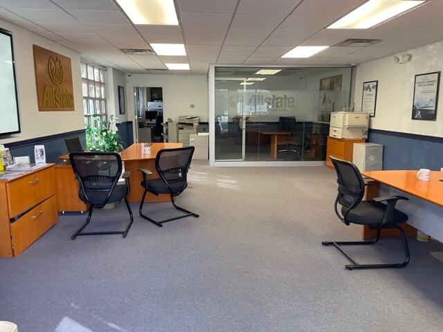 More Photos Of 7500-7548 Gardner Park Dr, Gainesville Office For Lease