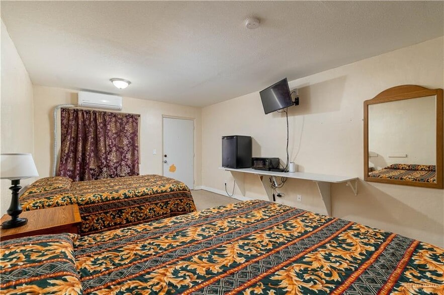 More Photos Of 2418 S Cage Blvd, Pharr Hotel For Sale