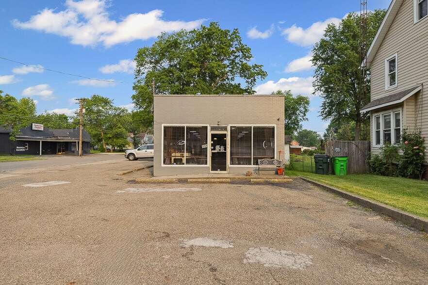 Primary Photo Of 700 N Union Ave, Alliance Freestanding For Sale