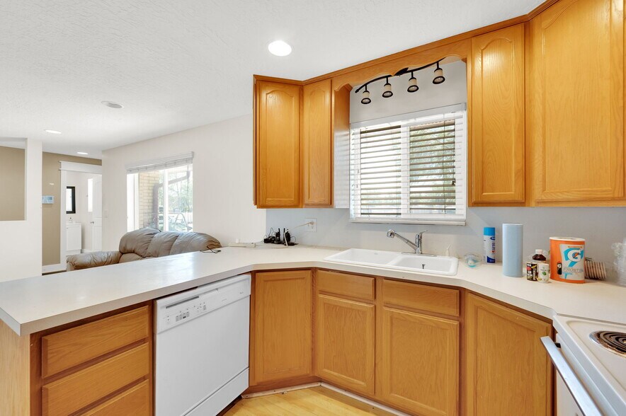 More Photos Of 2875 W 12600, Riverton Office For Sale