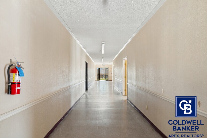 More Photos Of 302 Lincoln Park Dr, Cleburne Medical For Sale