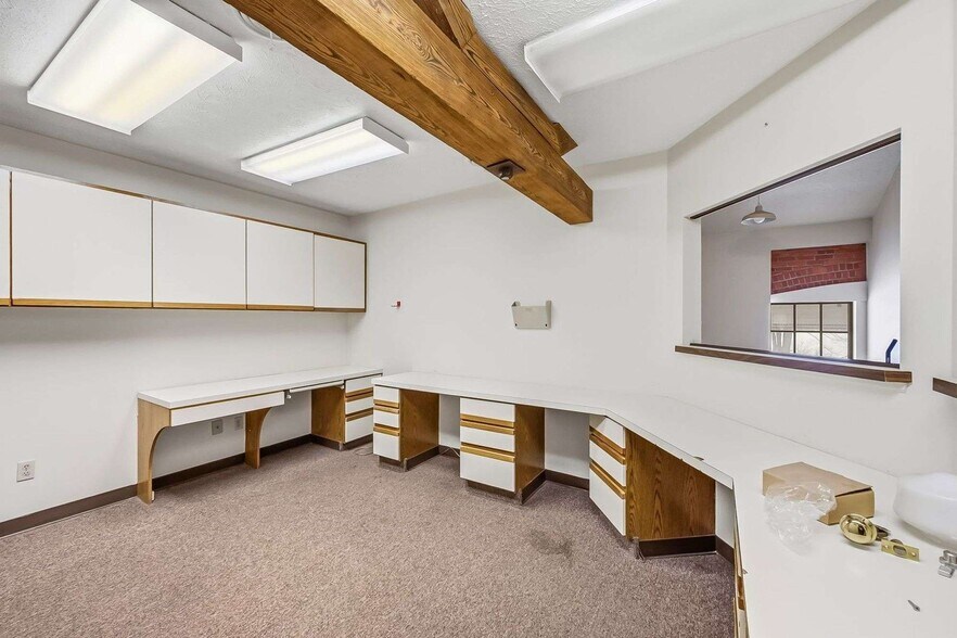 More Photos Of 412 E River St, Elyria Office For Sale