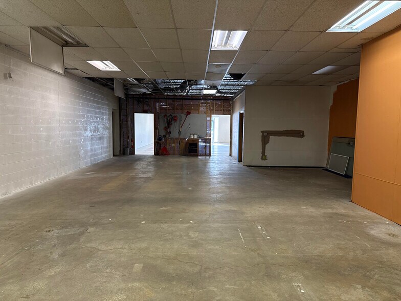 More Photos Of 605-619 S Main St, De Forest Unknown For Lease