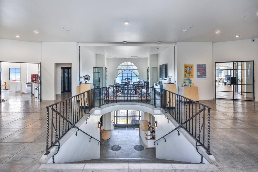 More Photos Of 17575 Pacific Coast Hwy, Pacific Palisades Loft Creative Space For Lease